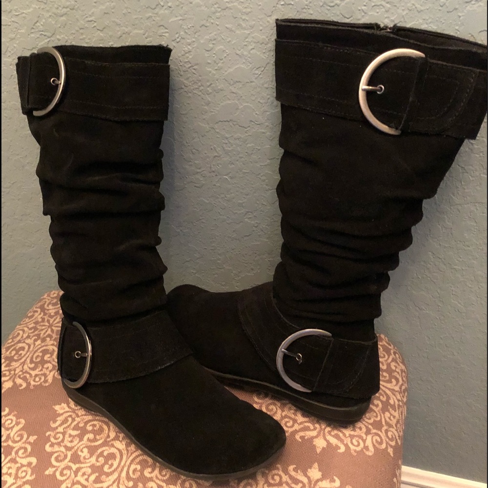 White Mountain suede boots
